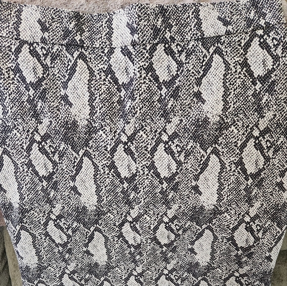 Snake print pencil skirt - Picture 1 of 3